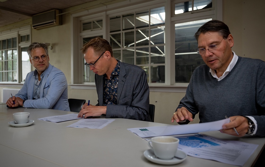 Foto van onderteken van de Anterieure Overeenkomst Ardaghlocatie op 10 juni 2022 (foto: Dirk Brand)